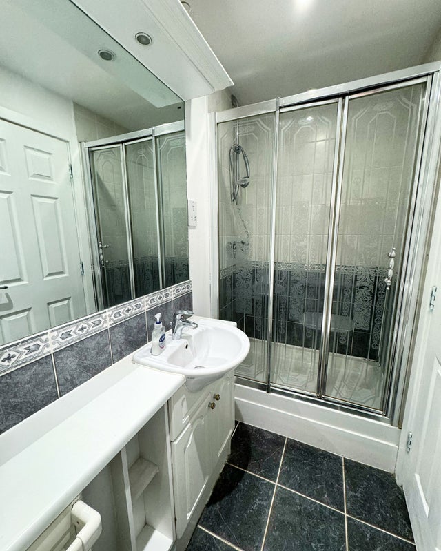 Fantastic Studio Style Bedroom with Bathroom in an Amazing Riverfront Townhouse
