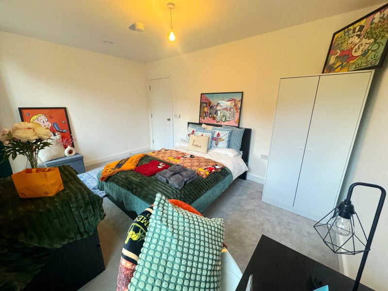 Master Bedroom with Balcony in a new Property- Canary Wharf