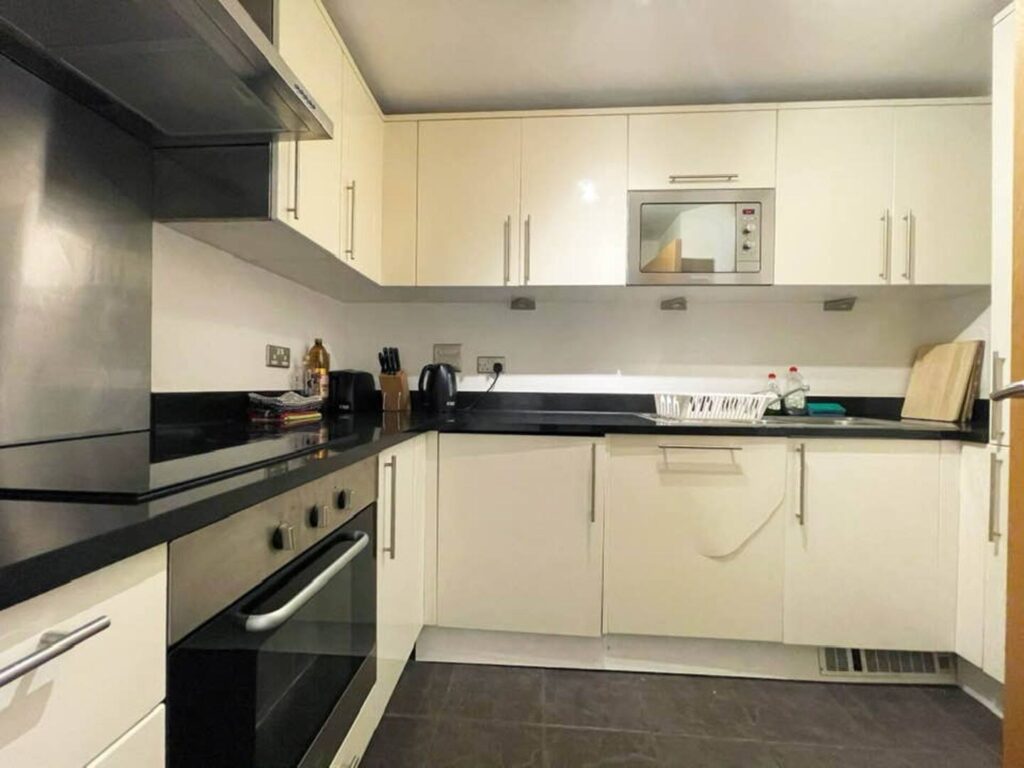 Shoreditch High Street- Private Bedroom with Bathroom