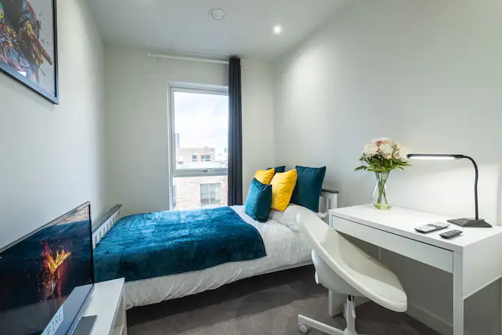 Luxury 3 Bedroom | 2 Bathroom Penthouse in Canary Wharf