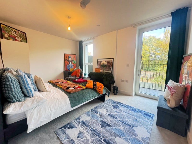 Exquisite Bedroom in Canary Wharf with Private Balcony