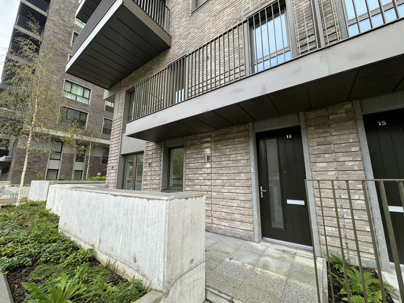 Exquisite Bedroom in Canary Wharf with Private Balcony