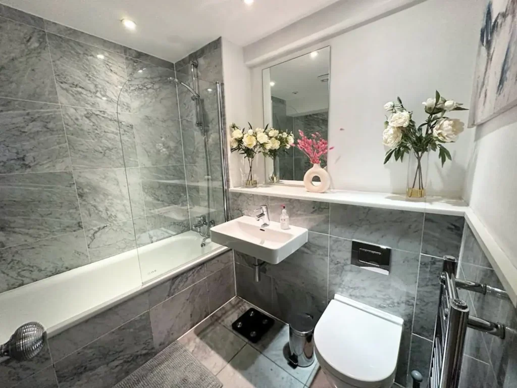 Luxury Studio Style Bedroom with Bathroom in Mayfair