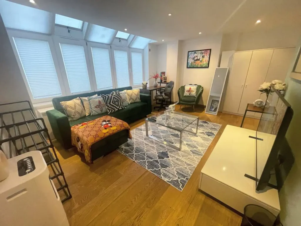 Private Studio Style Bedroom in Central London