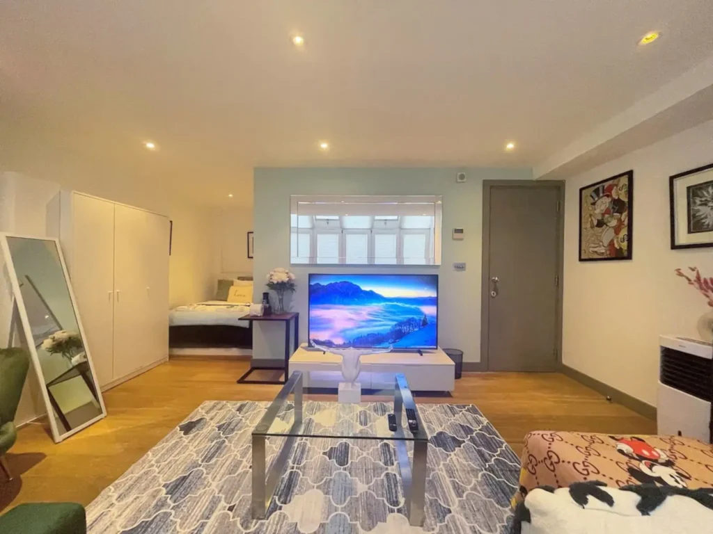 Private Studio Style Bedroom in Central London