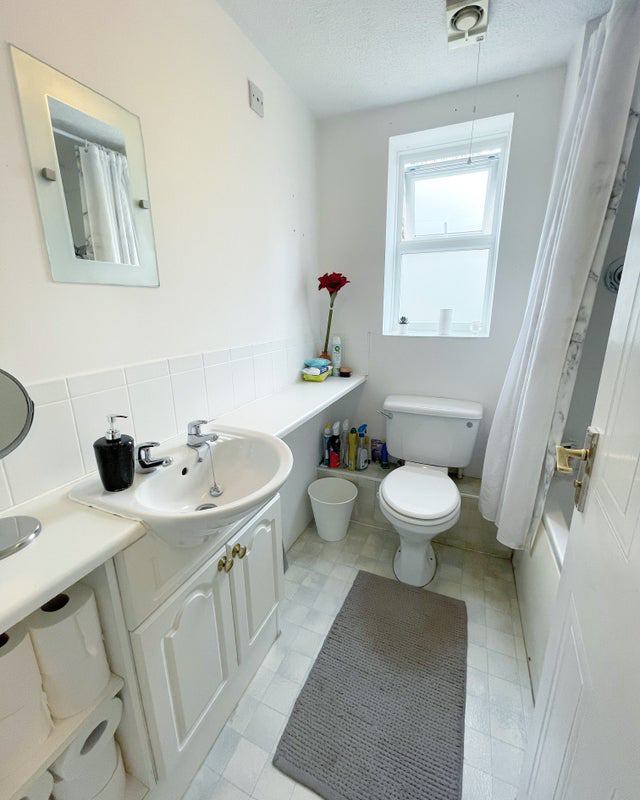 Canary Wharf | Newly Renovated Bedroom with Stunning Balcony View