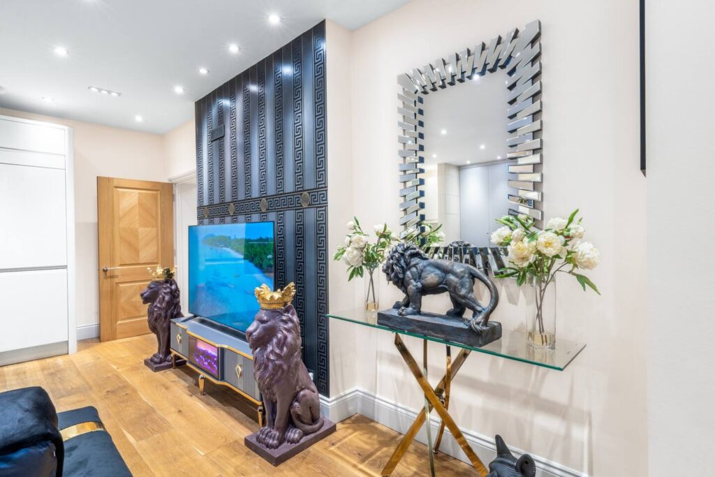 Luxury 2 Bedroom 2 Bathroom Apartment in Knightsbridge
