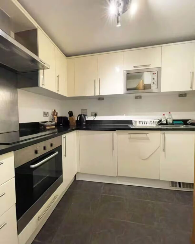 Shoreditch | Studio Bedroom with Bathroom