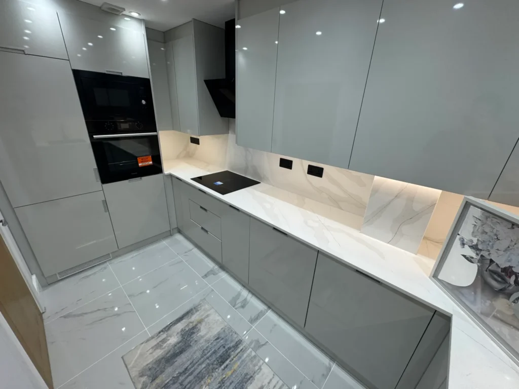 Balcony Double Room – Wards Wharf E16