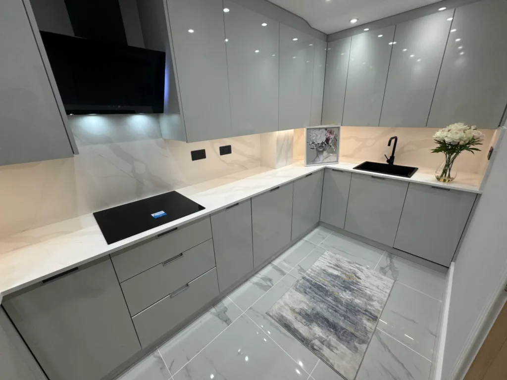 Balcony Double Room – Wards Wharf E16