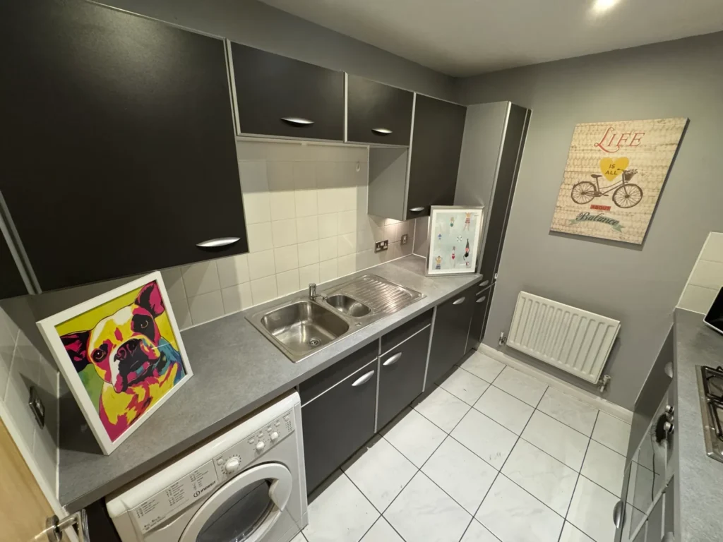 Balcony Room w/ View – Keel Court, E14