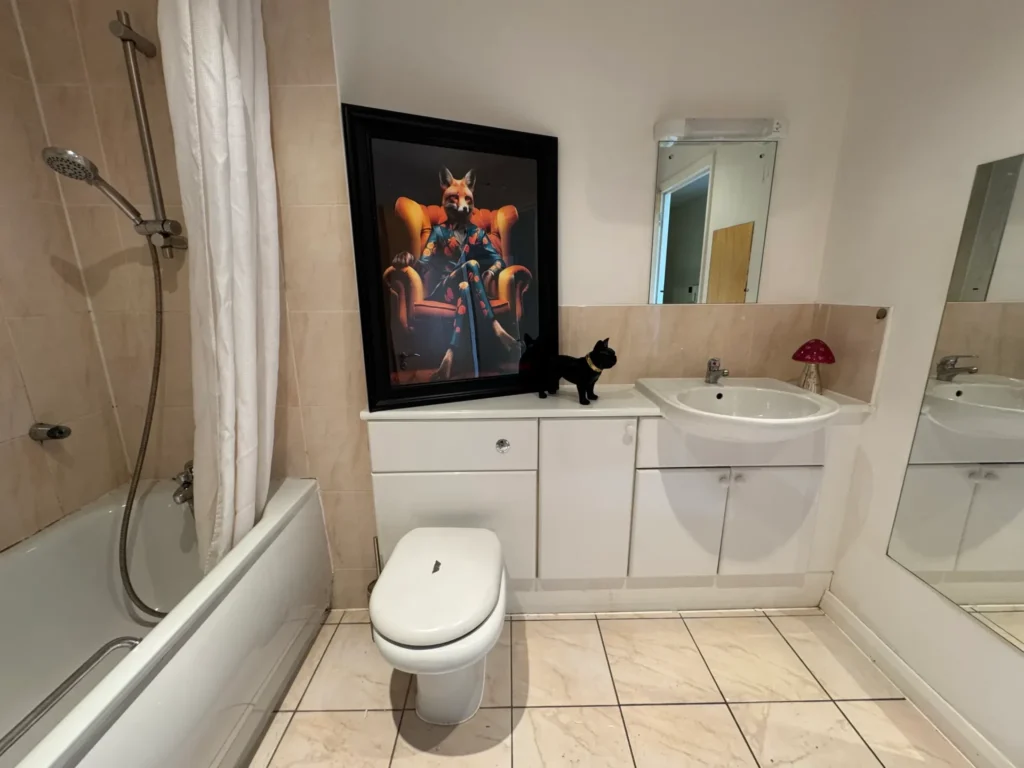 Balcony Room w/ View – Keel Court, E14