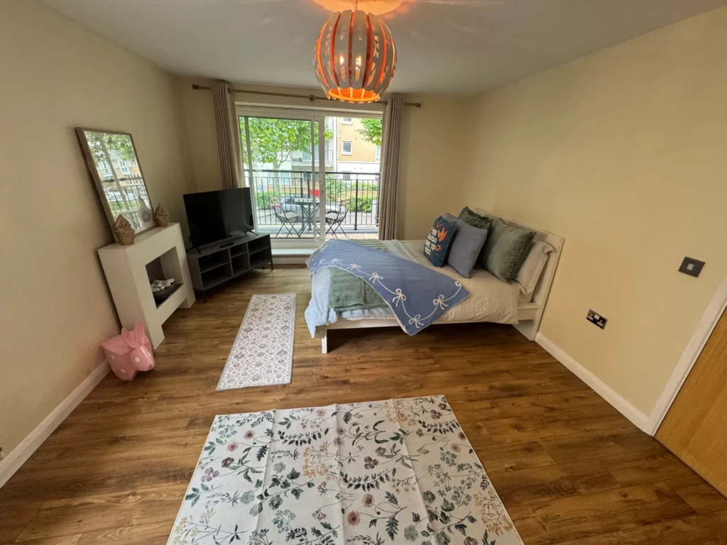 Balcony Room w/ View – Keel Court, E14