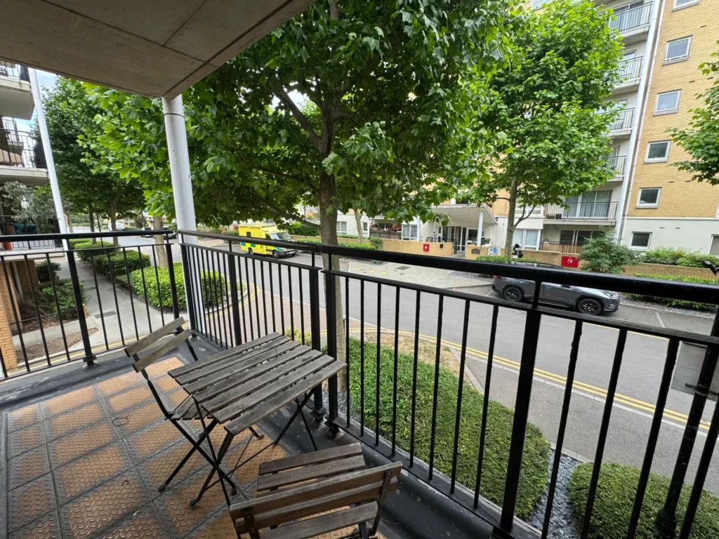 Balcony Room w/ View – Keel Court, E14