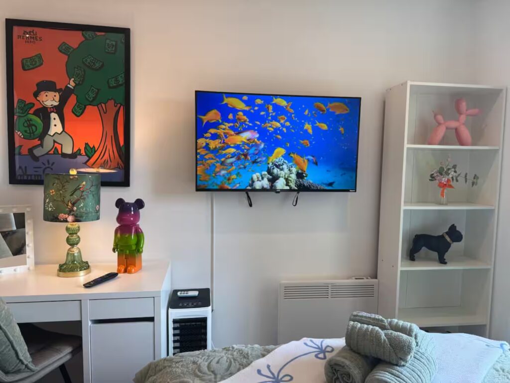 Shoreditch | Studio Bedroom with Bathroom