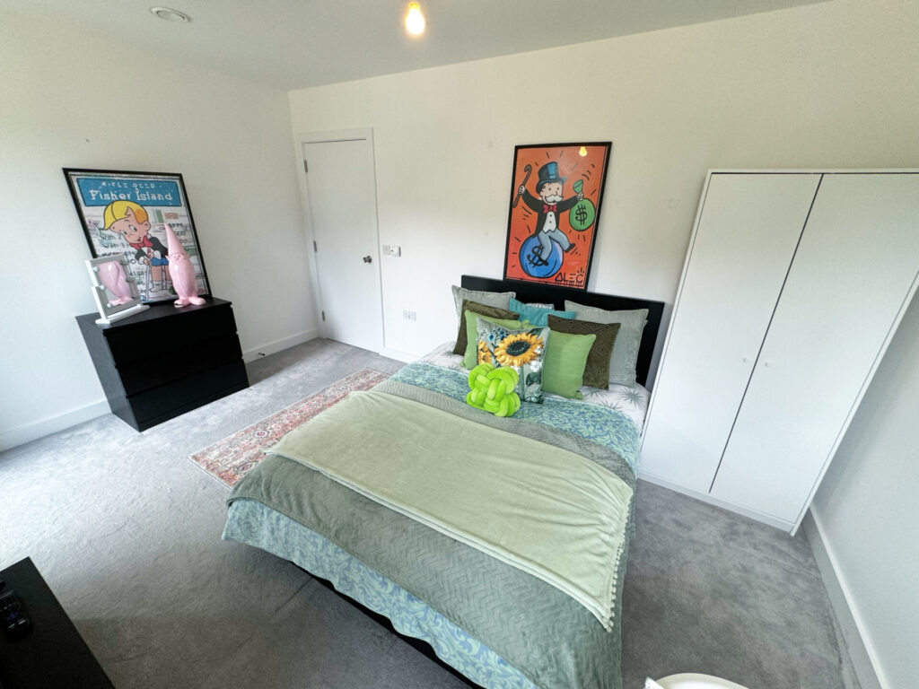 Escapade Place, E14 0WG - London - E14