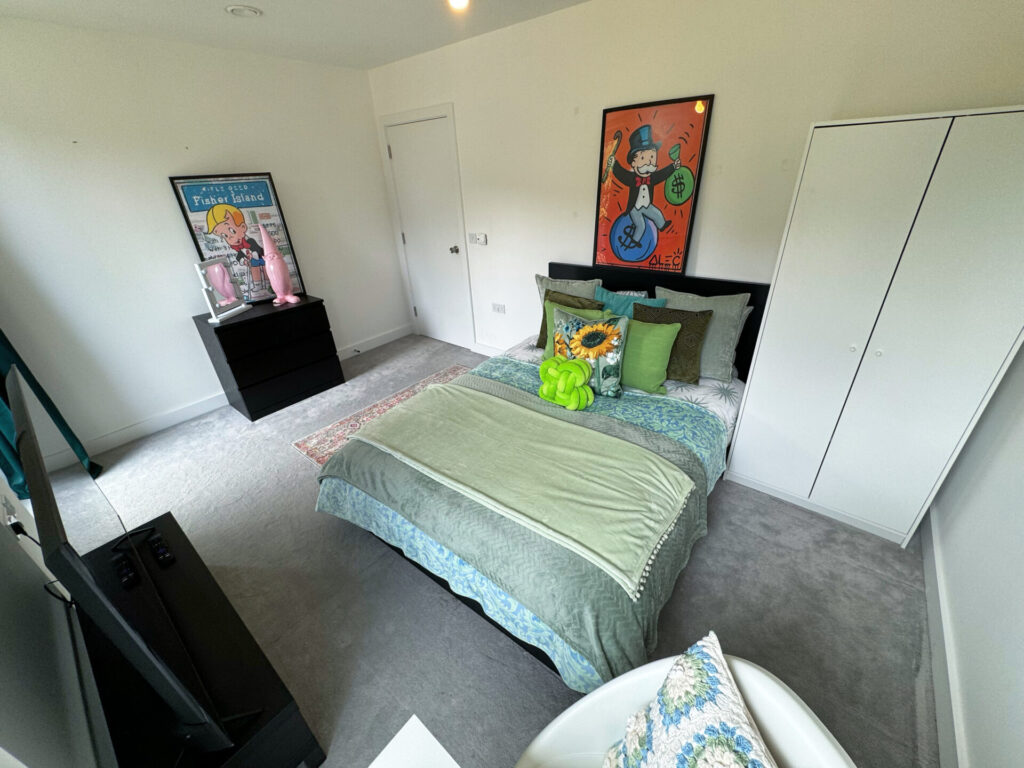 Escapade Place, E14 0WG - London - E14