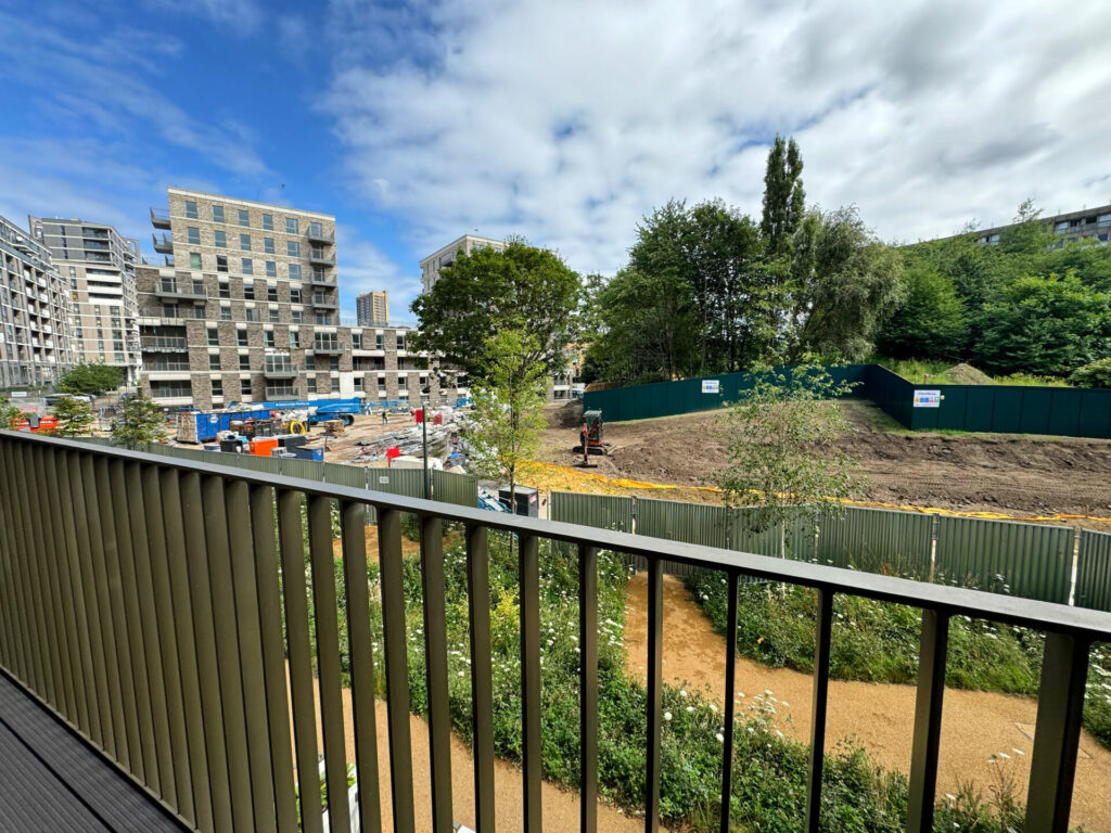 Escapade Place, E14 0WG - London - E14