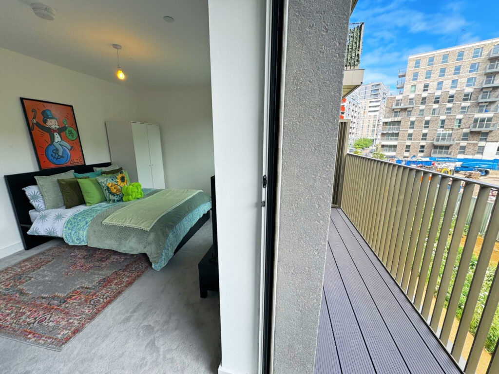 Escapade Place, E14 0WG - London - E14