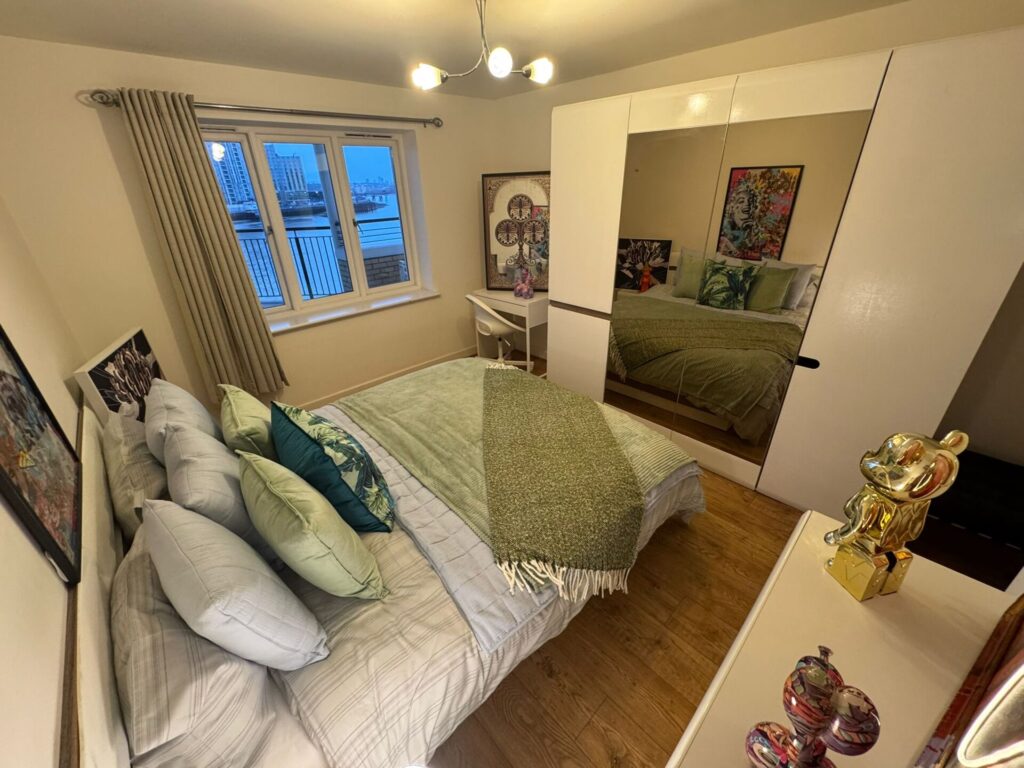 Jamestown Way - Canary Wharf - London - E14