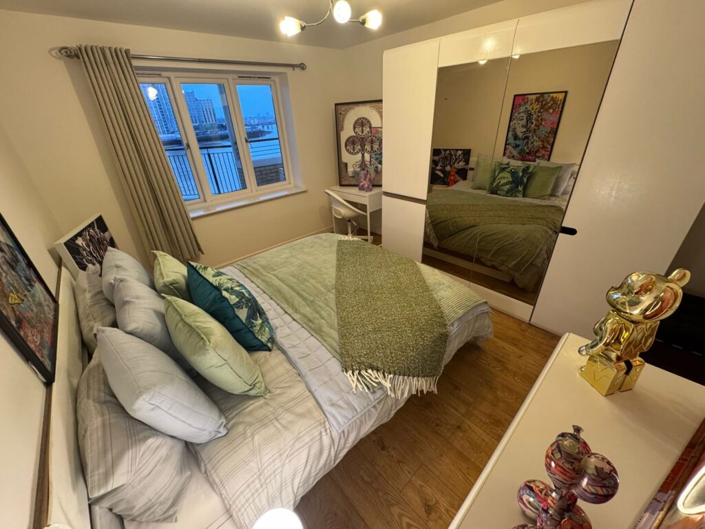 Jamestown Way - Canary Wharf - London - E14