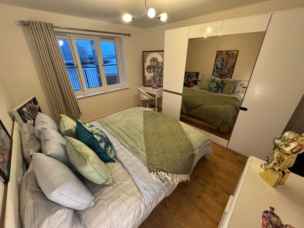 Jamestown Way - Canary Wharf - London - E14